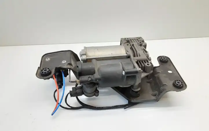 BMW X5 E70 (2006 - 2013) 6859714 Компрессор пневмоподвески — фото 1