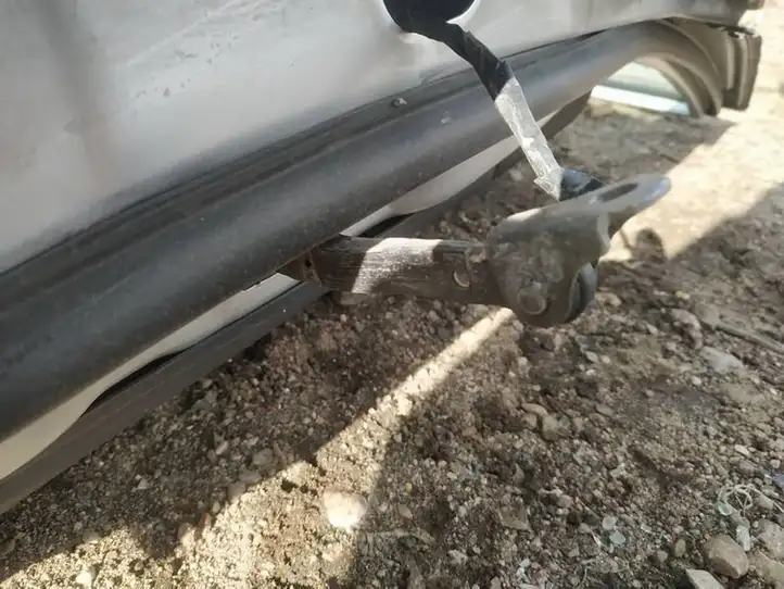 Hyundai i30 (2007 - 2012) Ограничитель задней двери — фото 2