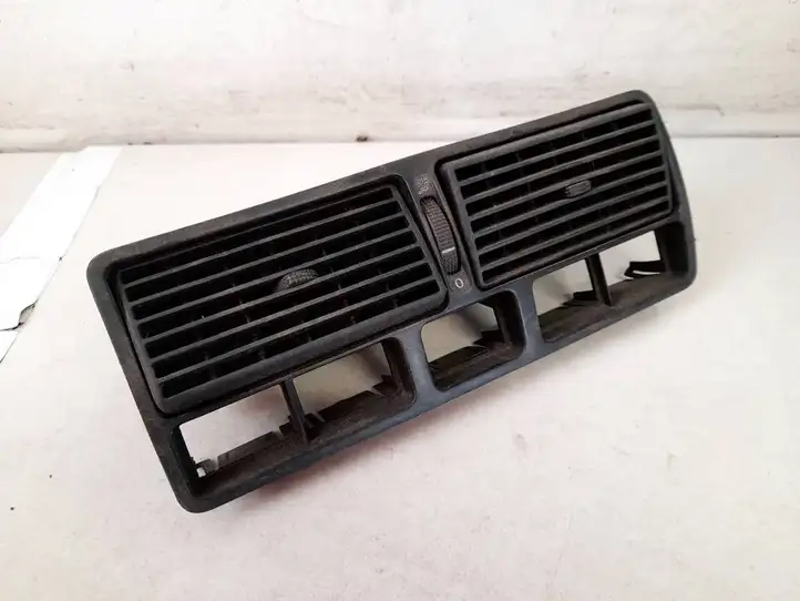 Volkswagen Golf IV (1998 - 2005) 1j0819728c Центральный воздушный дефлектор — фото 1