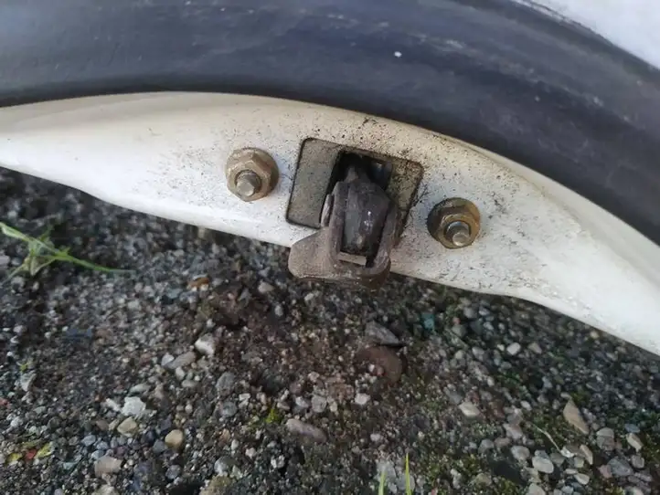 Toyota Corolla Verso AR10 (2004 - 2009) Ограничитель задней двери — фото 1