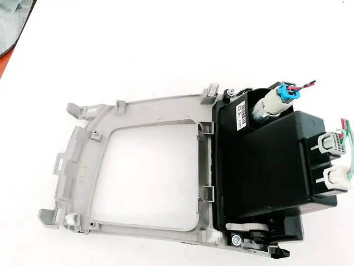 Mazda 3 II (2009 - 2011) BBN264341 Передняя пепельница — фото 2