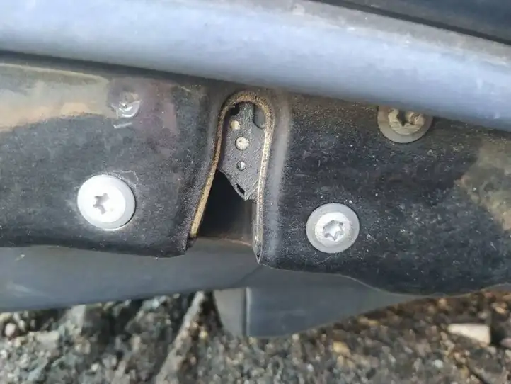 Toyota Corolla E120 E130 (2000 - 2004) Замок передней двери — фото 1