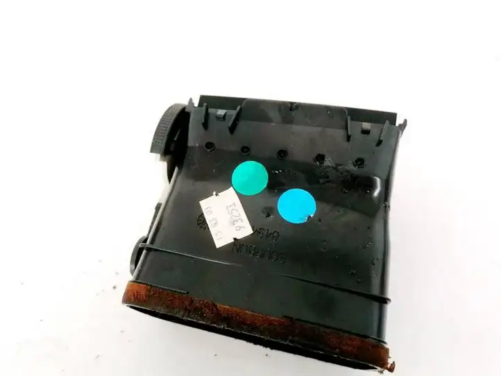 Toyota Avensis T250 (2003 - 2006) bourbon8494 Центральный воздушный дефлектор — фото 2