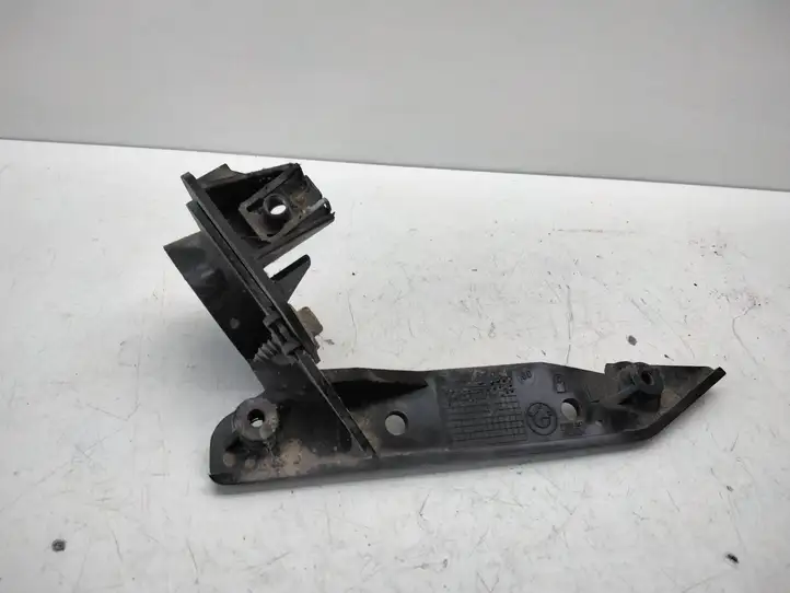 BMW 3 E90 E91 (2005 - 2012) 7058447 Кронштейн передней фары — фото 1