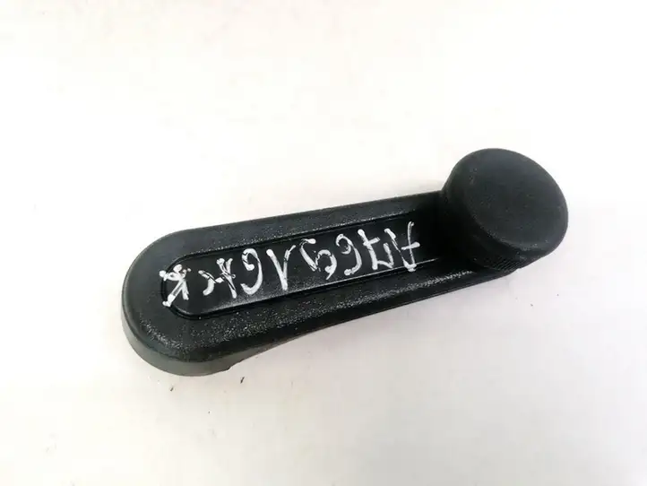 Toyota Yaris (2005 - 2009) 6926002020 Ручка стеклоподъемника — фото 1