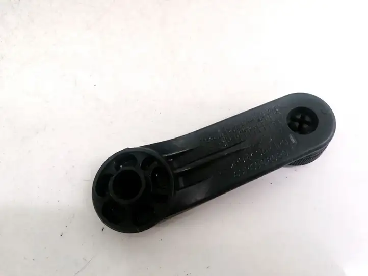 Toyota Yaris (2005 - 2009) 6926002020 Ручка стеклоподъемника — фото 3