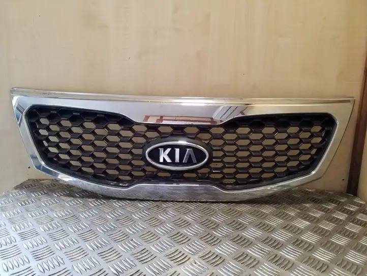 Kia Sorento (2009 - 2014) 863502P000 Верхняя решетка радиатора — фото 1