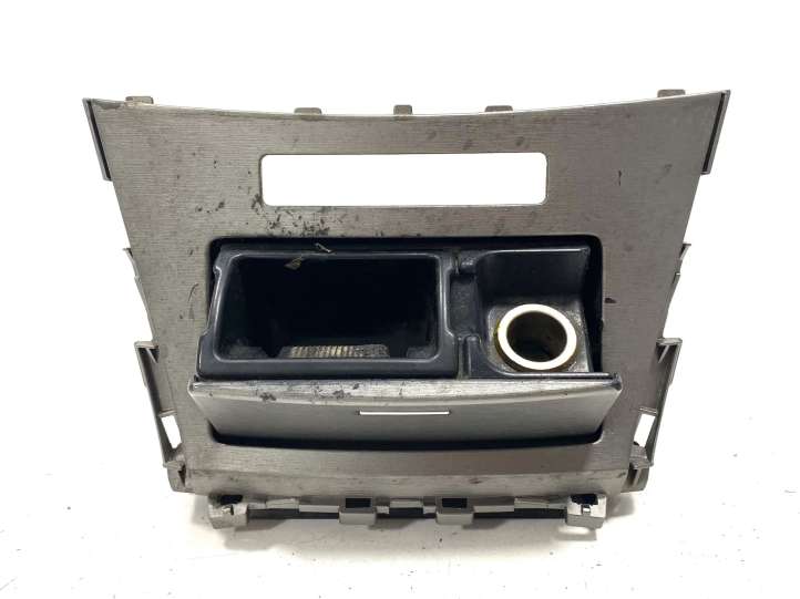 5880405110 Toyota Avensis T270 Peleninė panelėje