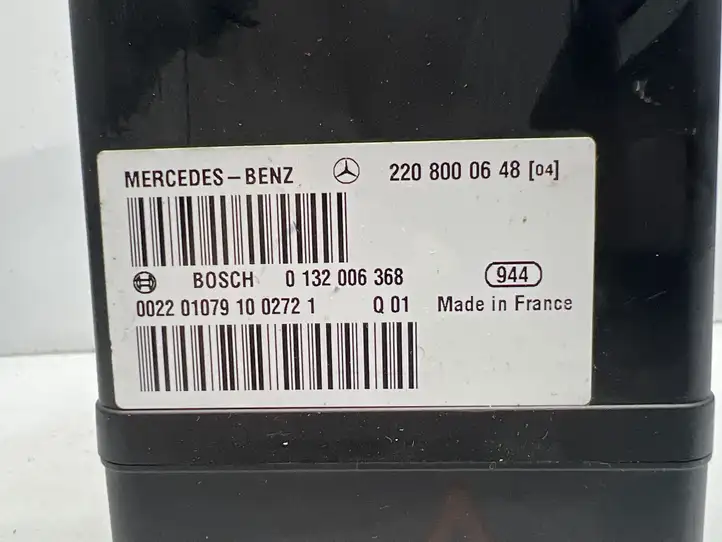 Mercedes-Benz S W220 (1998 - 2006) 2208000648 Вакуумный насос центрального замка — фото 4