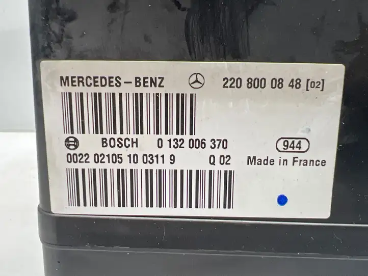 Mercedes-Benz S W220 (1998 - 2006) 2208000848 Вакуумный насос центрального замка — фото 4