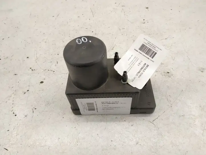 Mercedes-Benz C W203 (2000 - 2007)   Вакуумный насос центрально замка