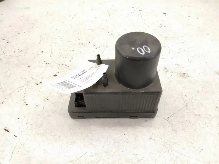 Mercedes-Benz C W203 (2000 - 2007)   Вакуумный насос центрально замка