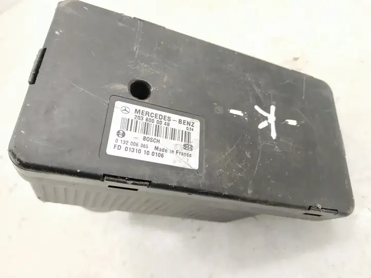 Mercedes-Benz C W203 (2000 - 2007)   Вакуумный насос центрально замка