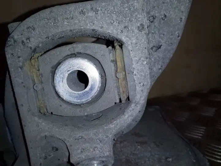 Audi A5 (2011 - 2016)  8K0505436AB Задний поворотный кулак (ступица, цапфа)