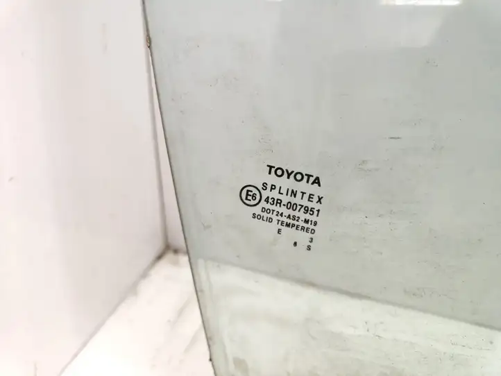 Toyota Corolla E120 E130 (2004 - 2007) 43R007951 Стекло передней двери — фото 3