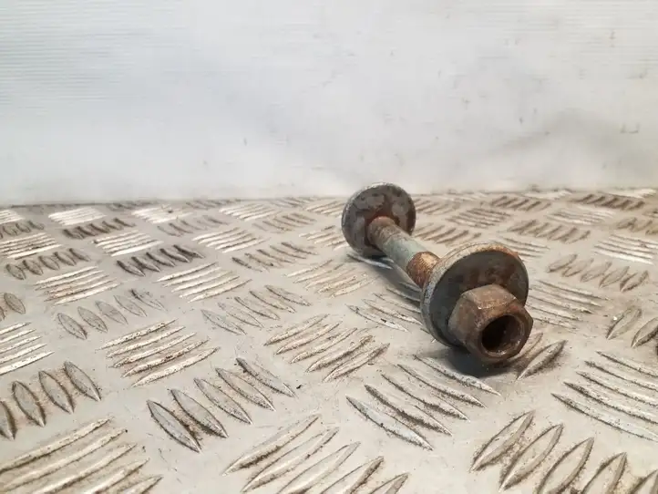 Volkswagen Touareg I (2002 - 2010)   Болт развал - схождения