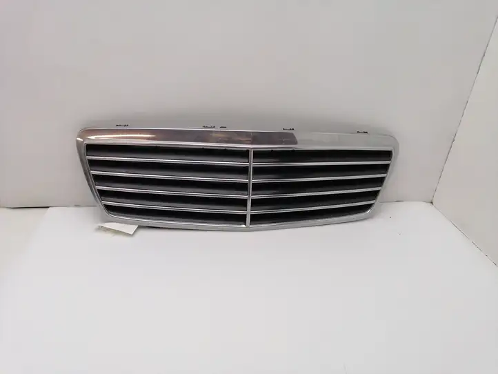Mercedes-Benz CLK A208 (1997 - 2002) 2088800085 Передняя решетка — фото 1