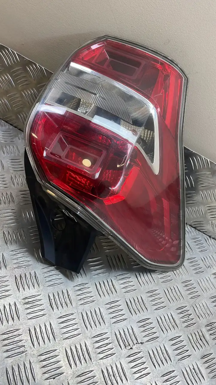 Subaru Forester SJ (2013 - 2018)  84201SG010 Задний фонарь в кузове