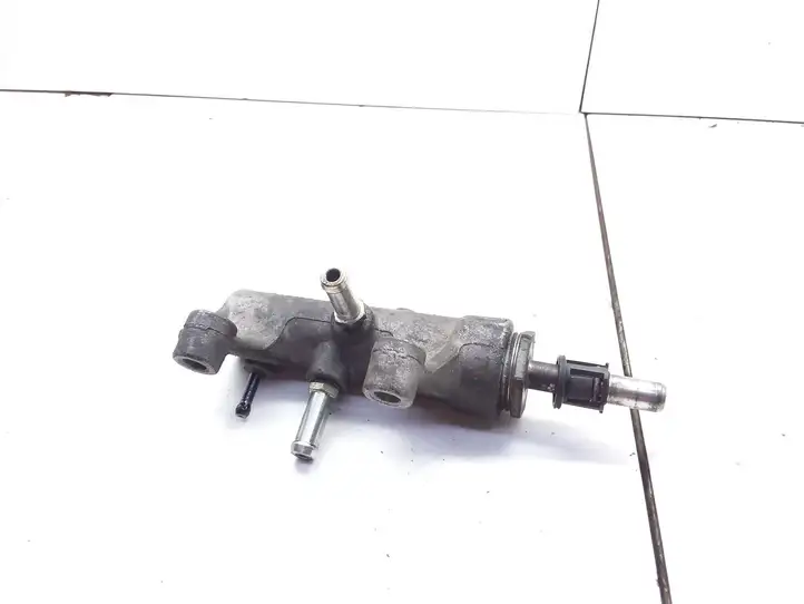 Opel Astra H (2004 - 2009) 55193043 Регулятор давления топлива — фото 2