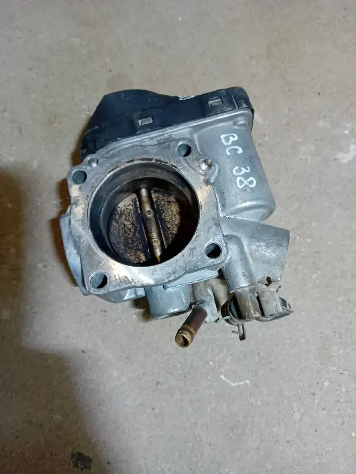 Audi A3/S3 8L (2000 - 2003) 06A133062A Дроссельная заслонка — фото 2