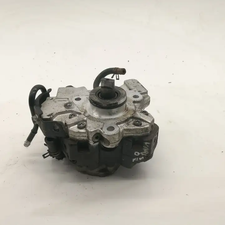 Toyota Yaris (2005 - 2009) 221000N020 Топливный насос — фото 1