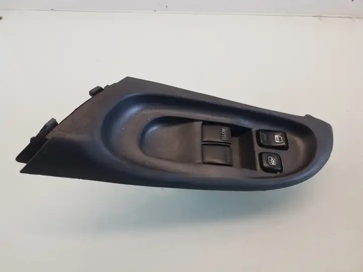 Nissan Almera N16 (2000 - 2010) Блок кнопок стеклоподъемников — фото 1