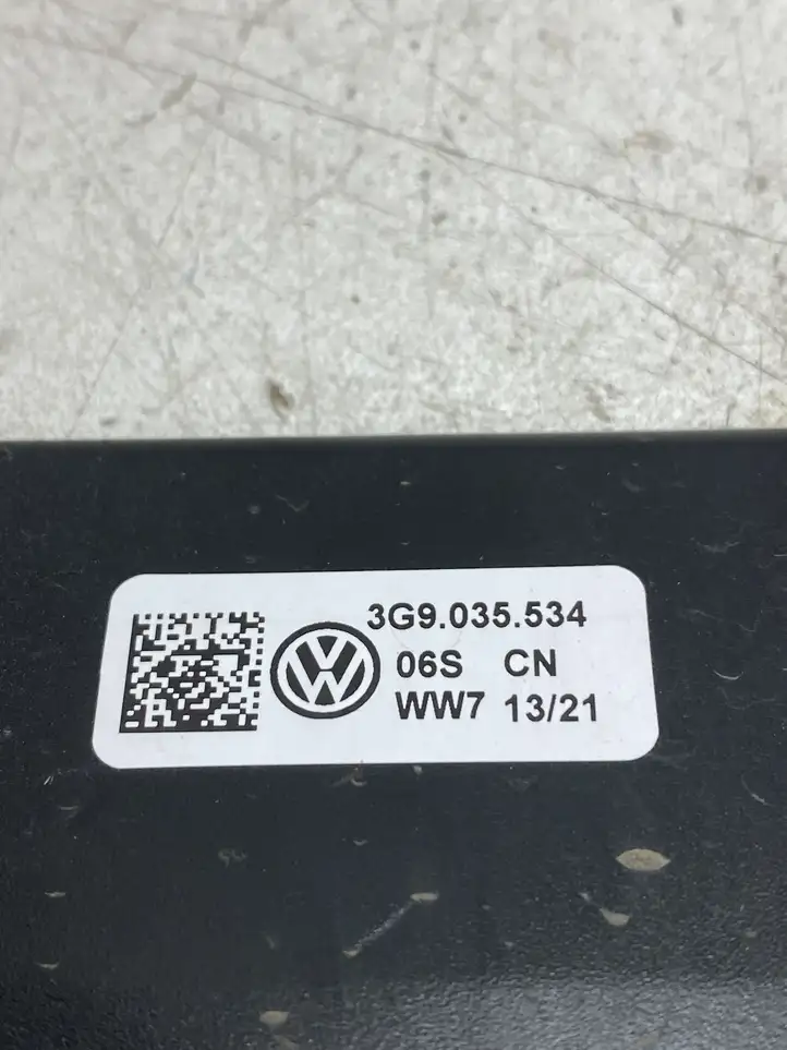 Volkswagen ID.3 (2019 - ) 3G9035534 Усилитель антенны — фото 3
