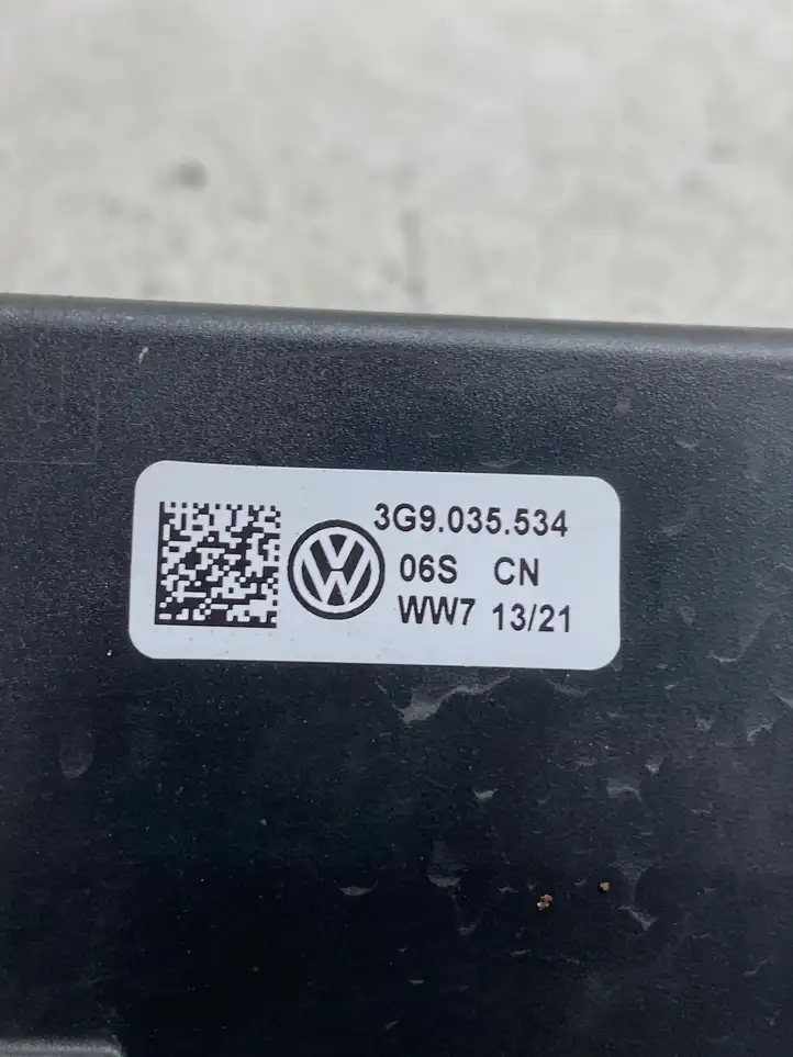 Volkswagen ID.3 (2019 - ) 3G9035534 Усилитель антенны — фото 3