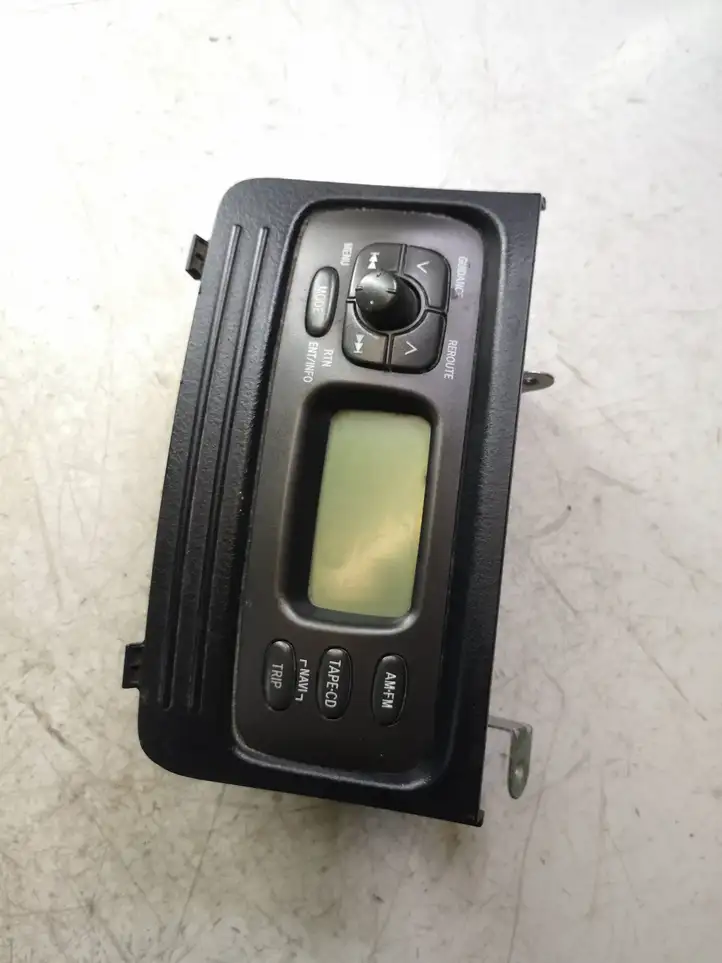 Toyota Yaris Verso (1999 - 2005) 8611052030 Магнитола / мультимедийная система — фото 1