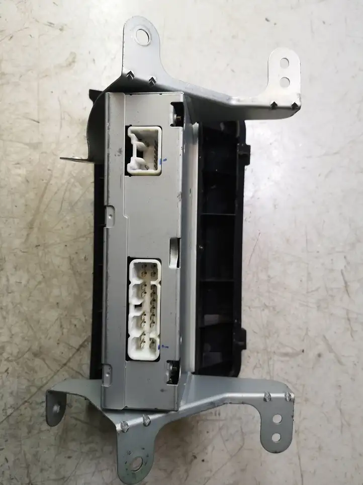 Toyota Yaris Verso (1999 - 2005) 8611052030 Магнитола / мультимедийная система — фото 2