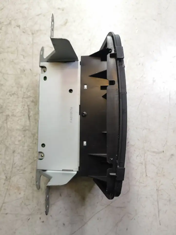Toyota Yaris Verso (1999 - 2005) 8611052030 Магнитола / мультимедийная система — фото 3