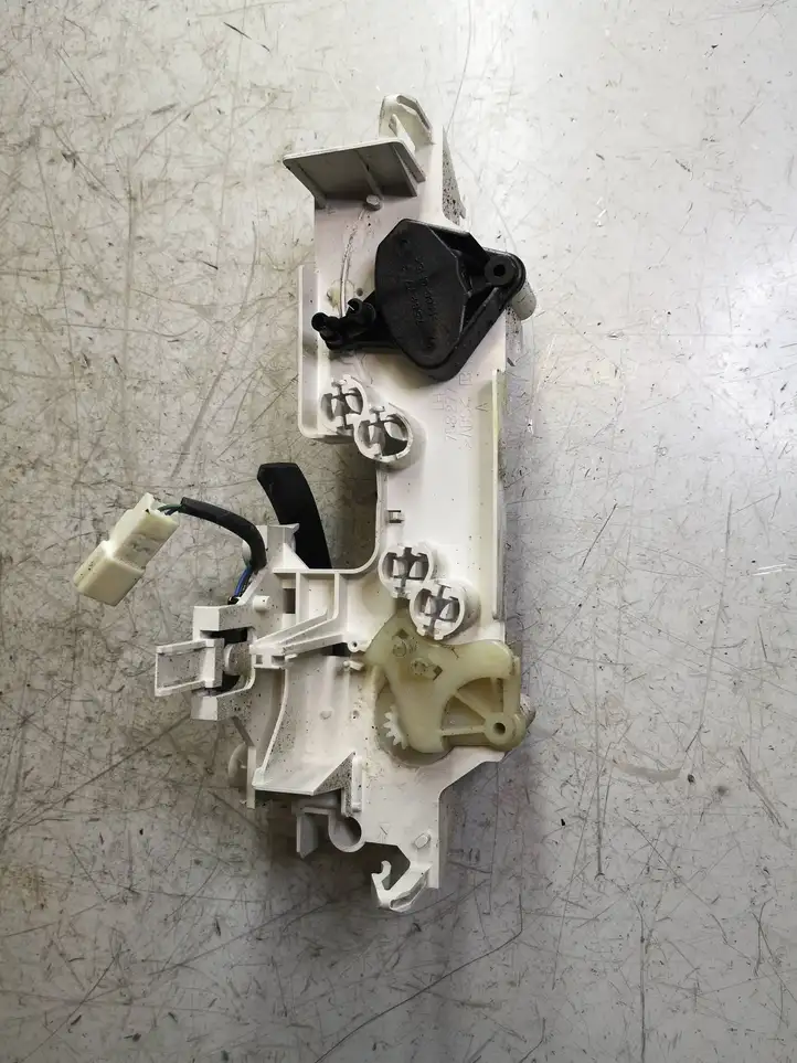 Toyota Yaris Verso (1999 - 2005) 758277 Блок управления климат-контролем — фото 2