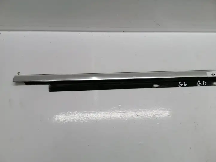 Volkswagen Golf VI (2009 - 2013) 1K9839476A Накладка стекла задней двери — фото 2