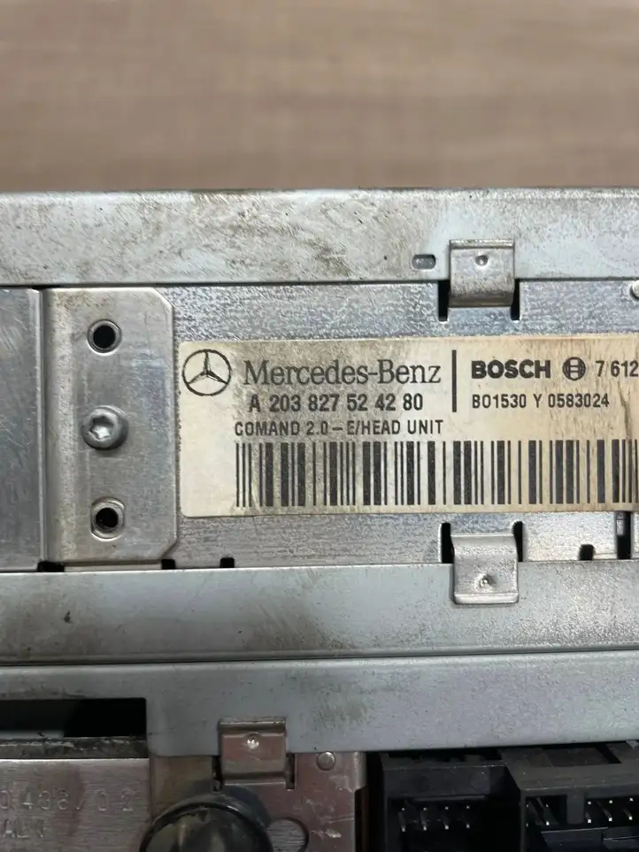 Mercedes-Benz C W203 (2000 - 2007) A2038275242 Магнитола / мультимедийная система — фото 3