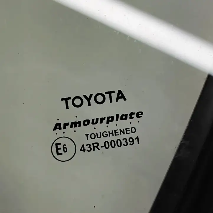 Toyota Hilux (AN120, AN130) (2017 - 2020) 681240K250 Заднее боковое стекло — фото 6