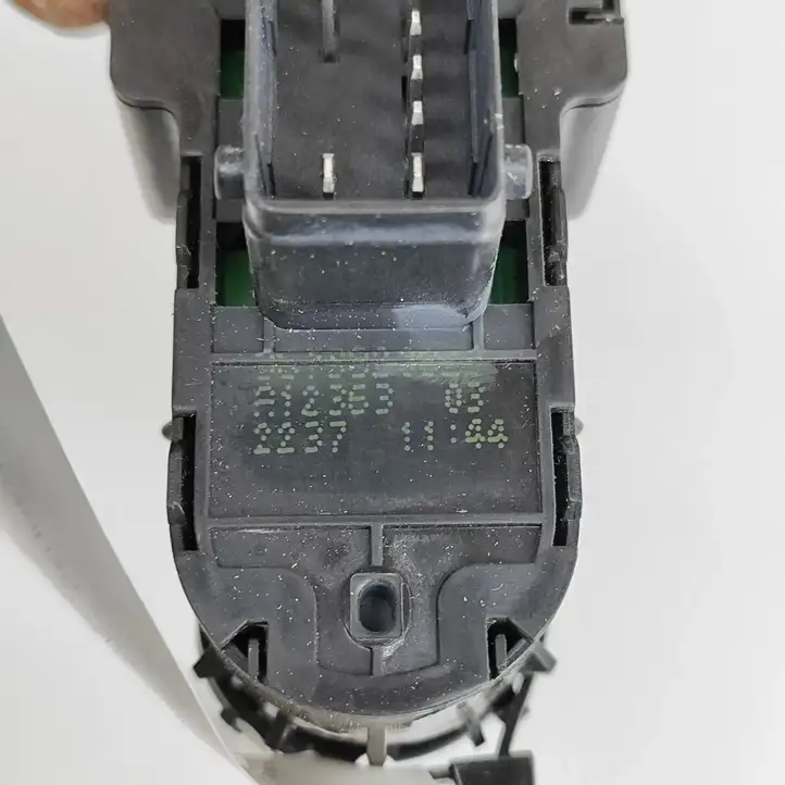 Peugeot 208 (2012 - 2015) 96751120ZD Кнопка стеклоподъемников — фото 5