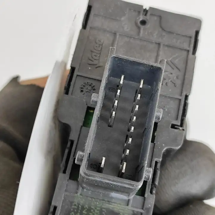 Peugeot 208 (2012 - 2015) 96751120ZD Кнопка стеклоподъемников — фото 6