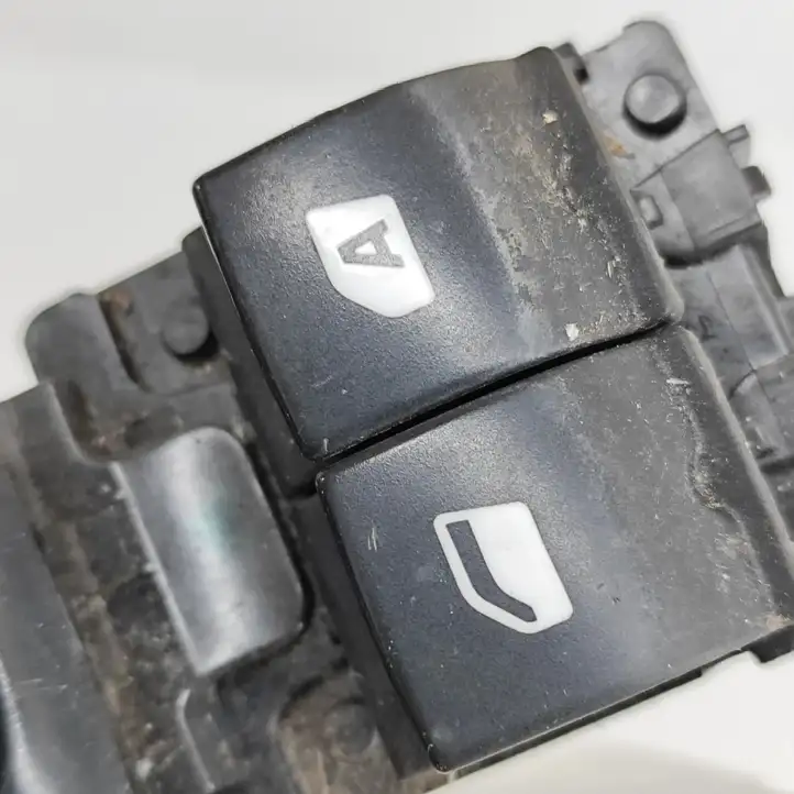 Peugeot 208 (2012 - 2015) 96751120ZD Кнопка стеклоподъемников — фото 7