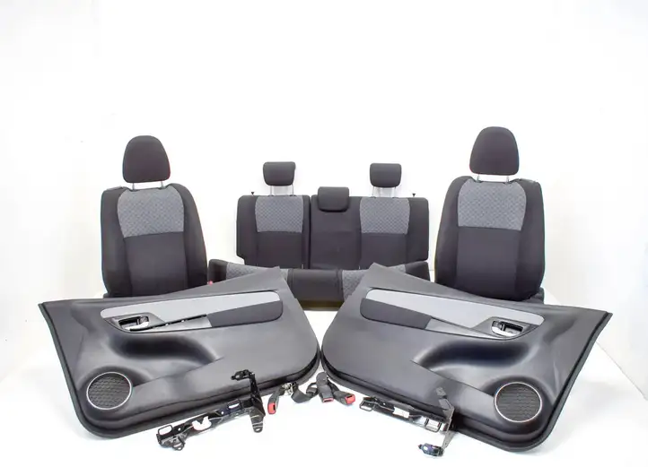 Toyota Yaris (2014 - 2019) 676100DJ70C4 Комплект салона — фото 1