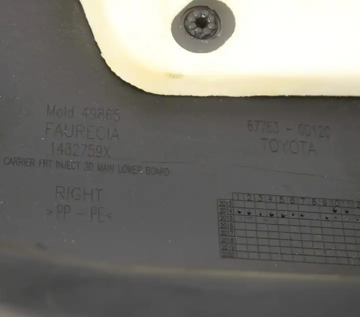 Toyota Yaris (2014 - 2019) 676100DJ70C4 Комплект салона — фото 4