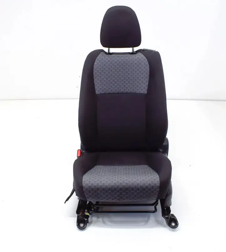 Toyota Yaris (2014 - 2019) 676100DJ70C4 Комплект салона — фото 6