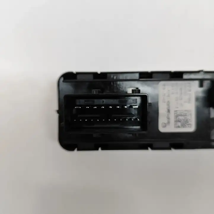 Peugeot 208 (2019 - ) 98788264ZD Кнопка стеклоподъемников — фото 6