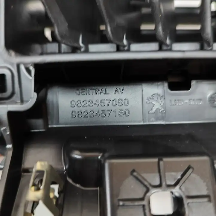 Peugeot 208 (2019 - ) 9823457080 Блок кнопок на панели — фото 10