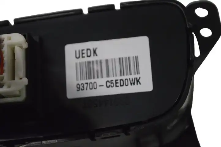 Kia Sorento (2017 - 2020) 93700C5ED0WK Блок кнопок на панели — фото 4