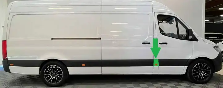 Mercedes-Benz Sprinter W907 W910 (2018 - ) A9106901802 Молдинги двери багажника — фото 1
