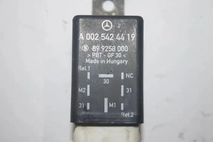 Mercedes-Benz Vito Viano W639 (2003 - 2010) A0025424419 Реле вентилятора охлаждения — фото 9