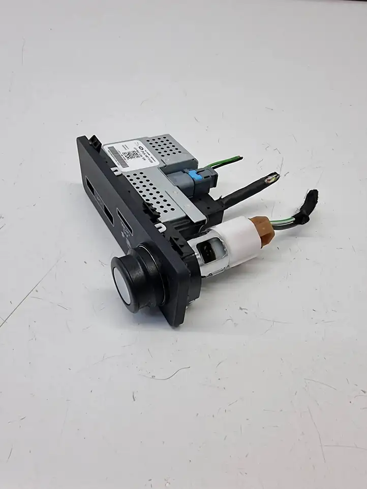 Land Rover Range Rover Sport L461 (2017 - ) JPLA19E110BB USB разъем — фото 3