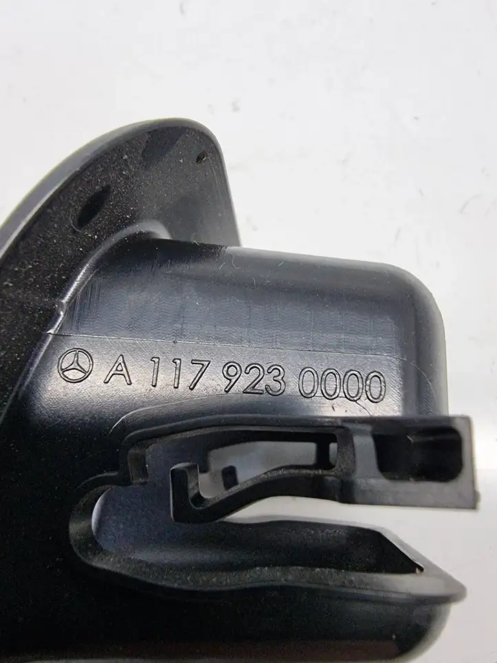 Mercedes-Benz CLA C117,X117,W117 (2013 - 2019) A1179230000 Заглушка ISOFIX — фото 5