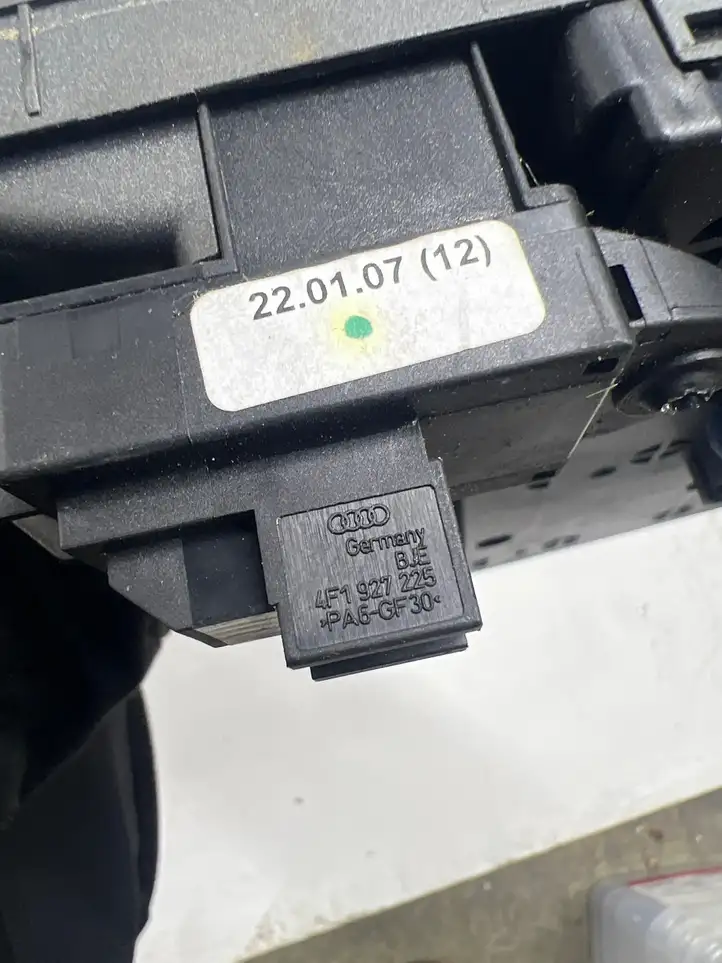 Audi A6 S6 C6 4F (2004 - 2008) 4F1927225 Кнопка ручного тормоза — фото 3