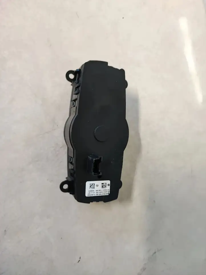 BMW X3 F25 (2010 - 2017) 9192744 Включатель фонарей — фото 2